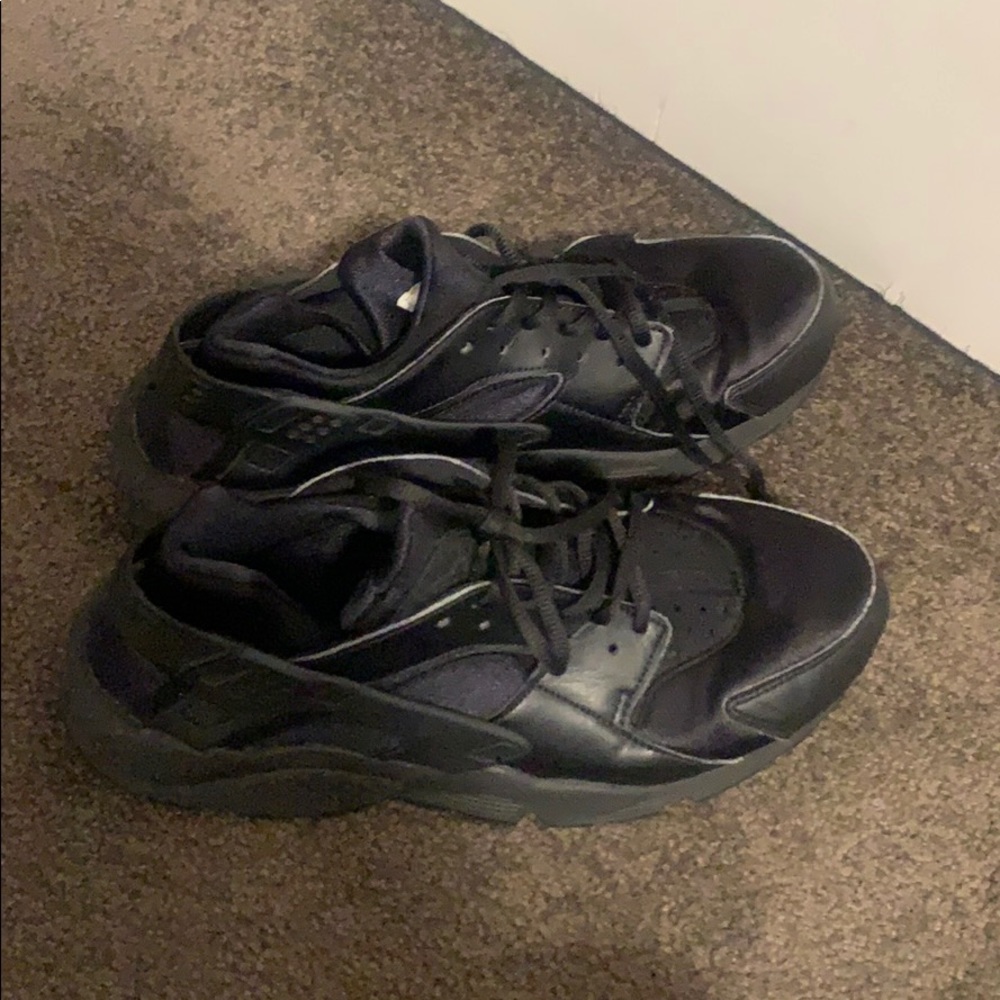 Black nike huraches
